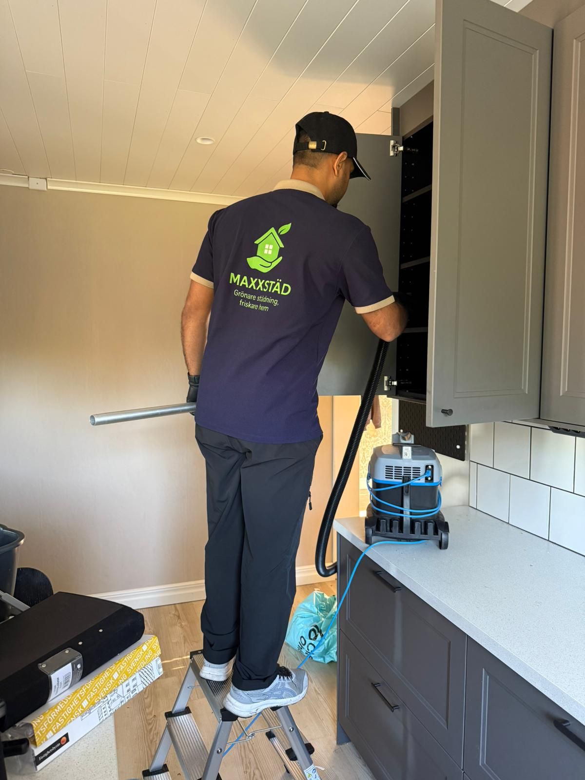 Professionell storstädning pågår